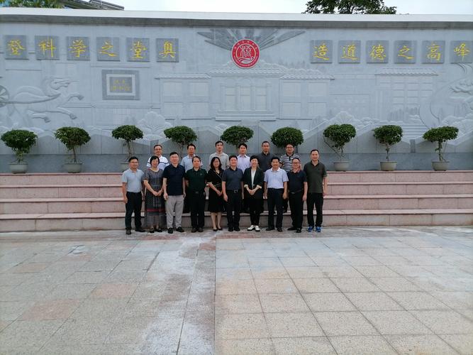广西基础教育信息化融合创新实验校专家组到梧州高中调研，广西账易信息全程支持